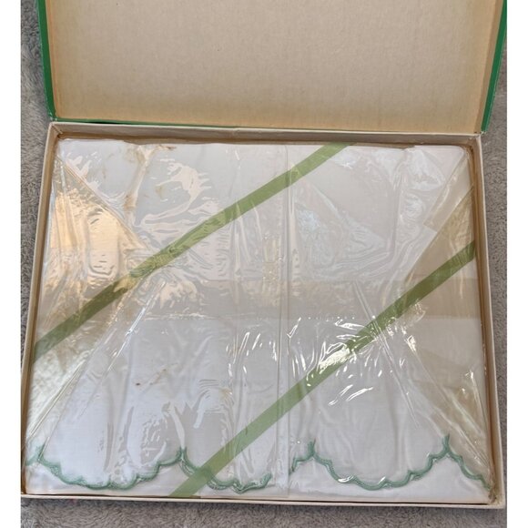 Eaton's Haddon Hall Percale Pillowcases Northern Ireland Embroidered 42 X 33" - Picture 6 of 9